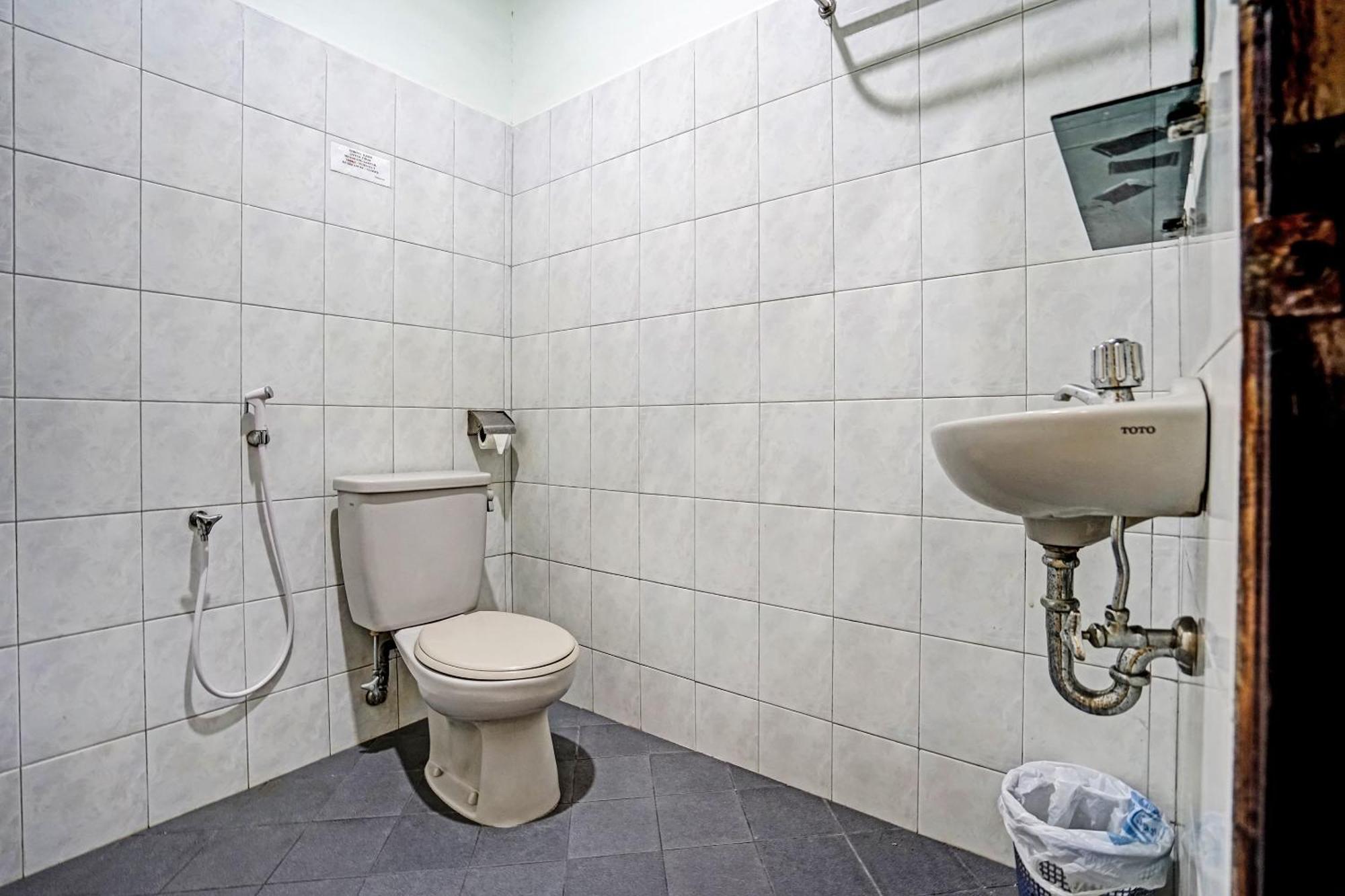 פאלמבאנג Super Oyo 91805 Hotel Wisma Bari מראה חיצוני תמונה
