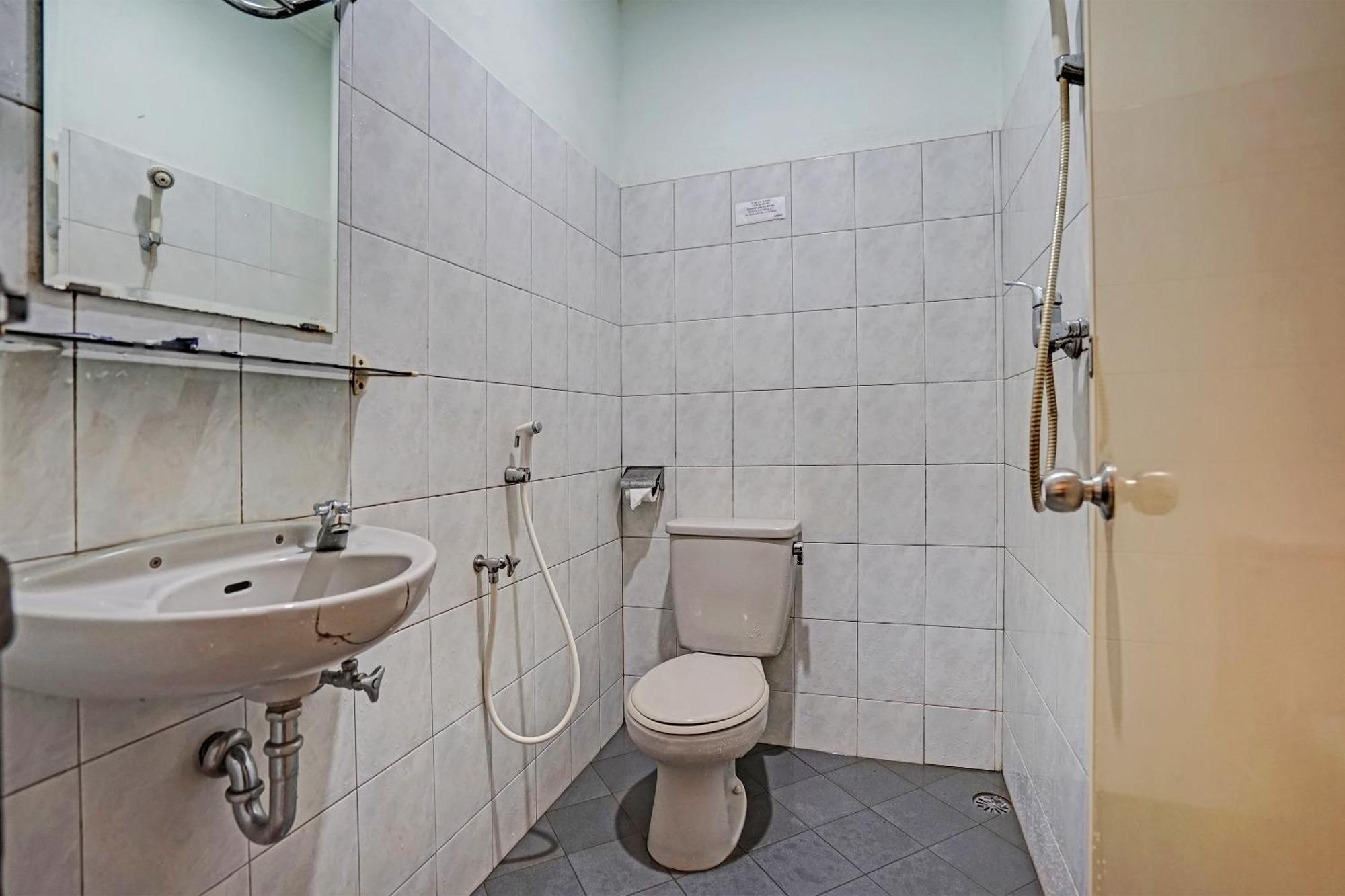 פאלמבאנג Super Oyo 91805 Hotel Wisma Bari מראה חיצוני תמונה